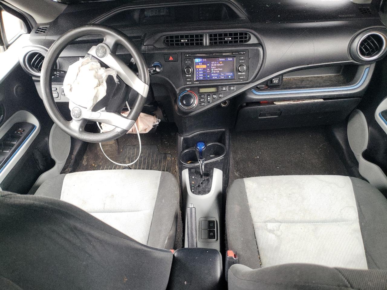 2013 Toyota Prius - Image 8