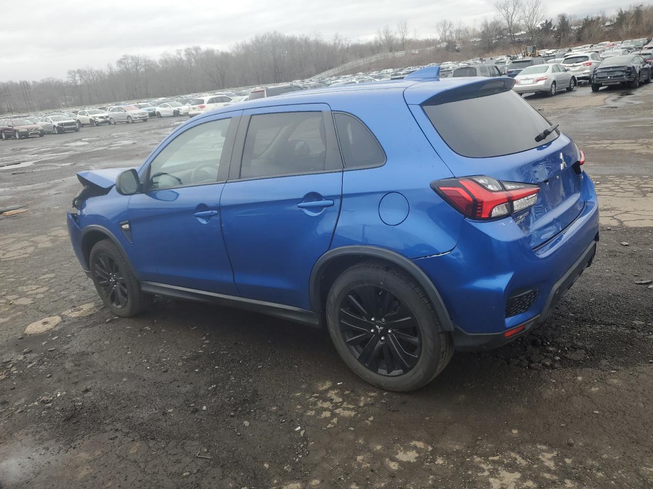 2021 Mitsubishi Outlander - Image 2