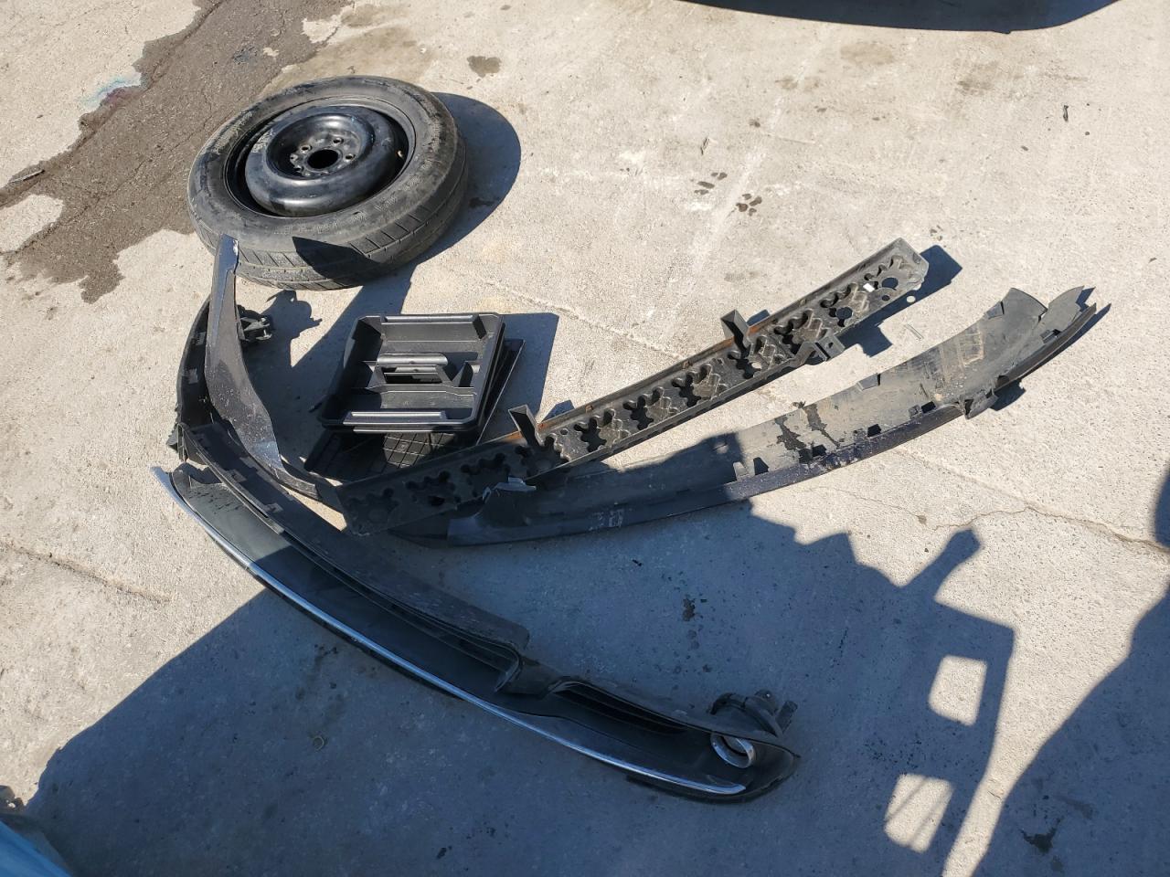 2013 Chrysler Town & Country - Image 13