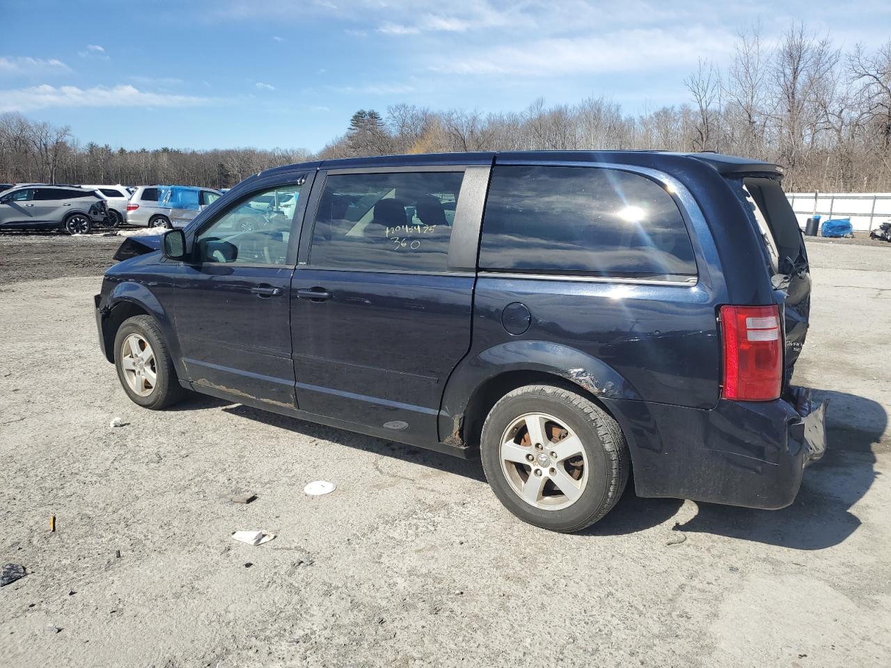 2010 Dodge Caravan - Image 2