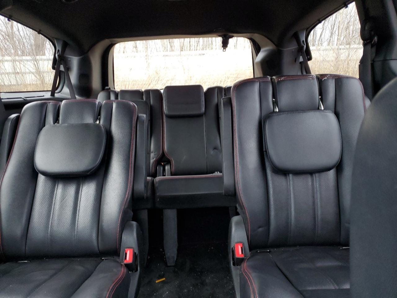 2017 Dodge Caravan - Image 10