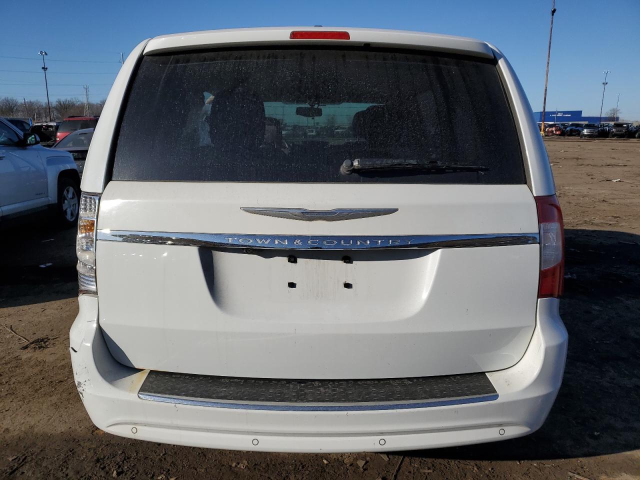 2015 Chrysler Town & Country - Image 6