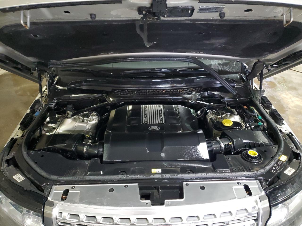 2015 Land Rover Range Rover - Image 12