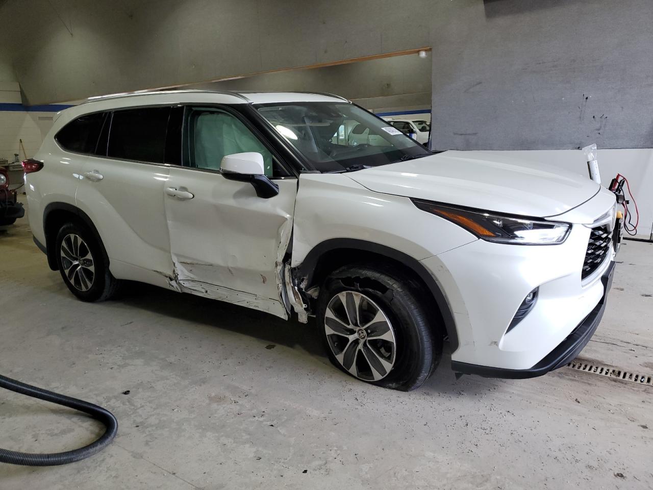 2021 Toyota Highlander - Image 4