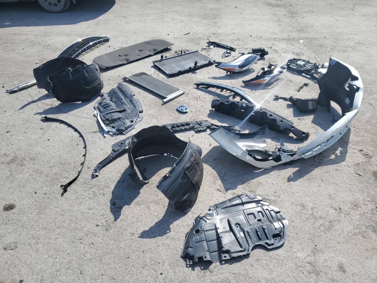 2015 Toyota Avalon - Image 12
