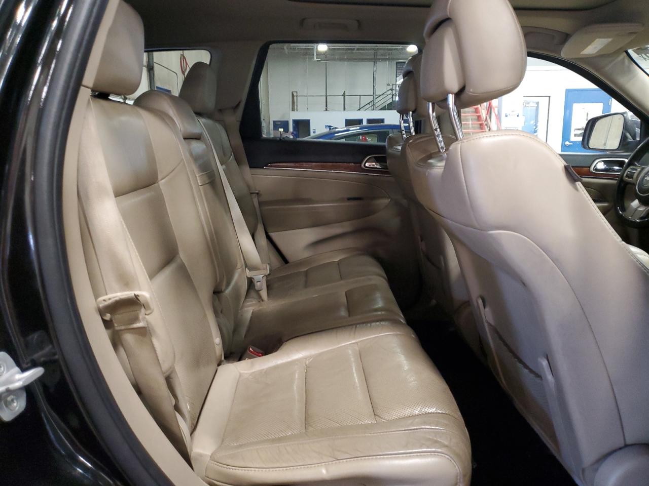 2012 Jeep Grand Cherokee - Image 11