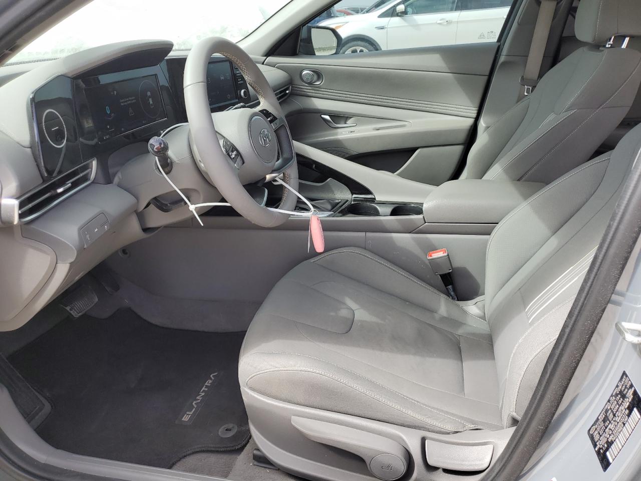 2022 Hyundai Elantra - Image 7