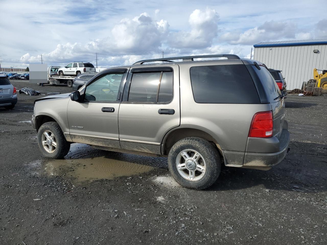 2004 Ford Explorer - Image 2