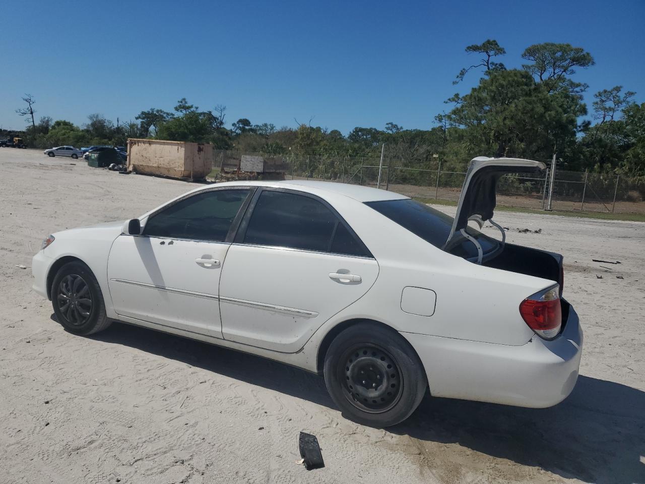 2005 Toyota Camry - Image 2