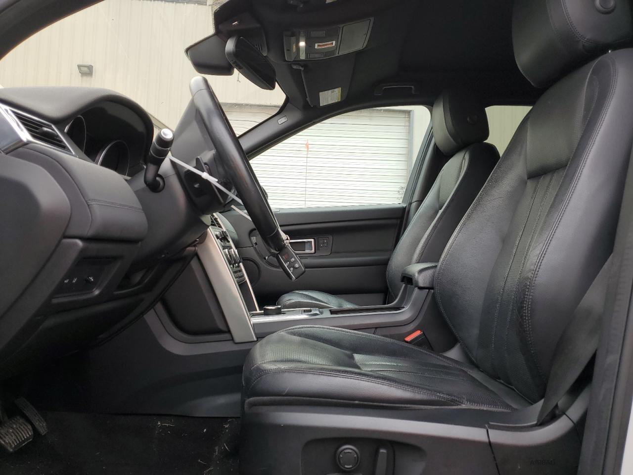 2017 Land Rover Discovery - Image 7