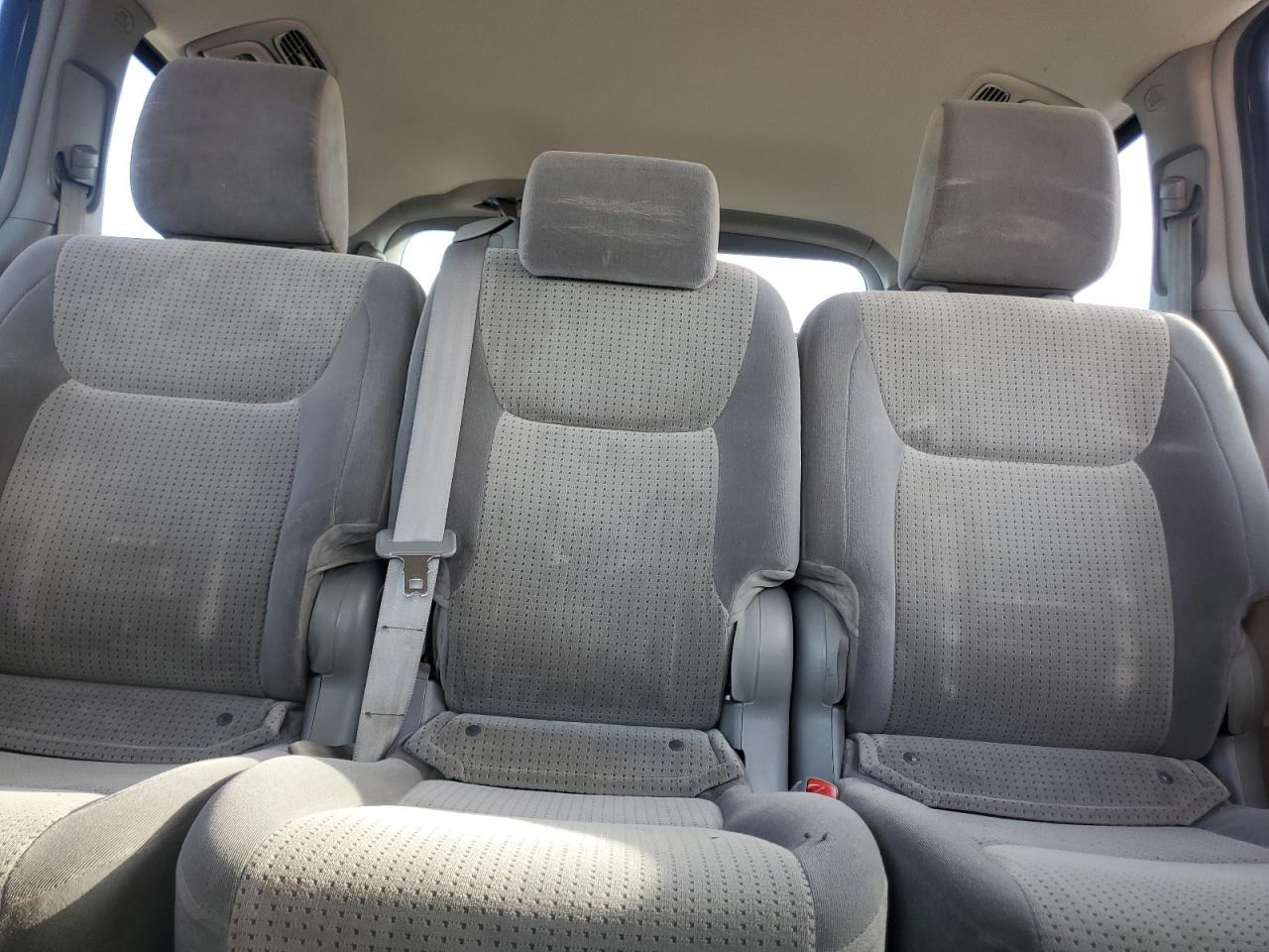 2010 Toyota Sienna - Image 10