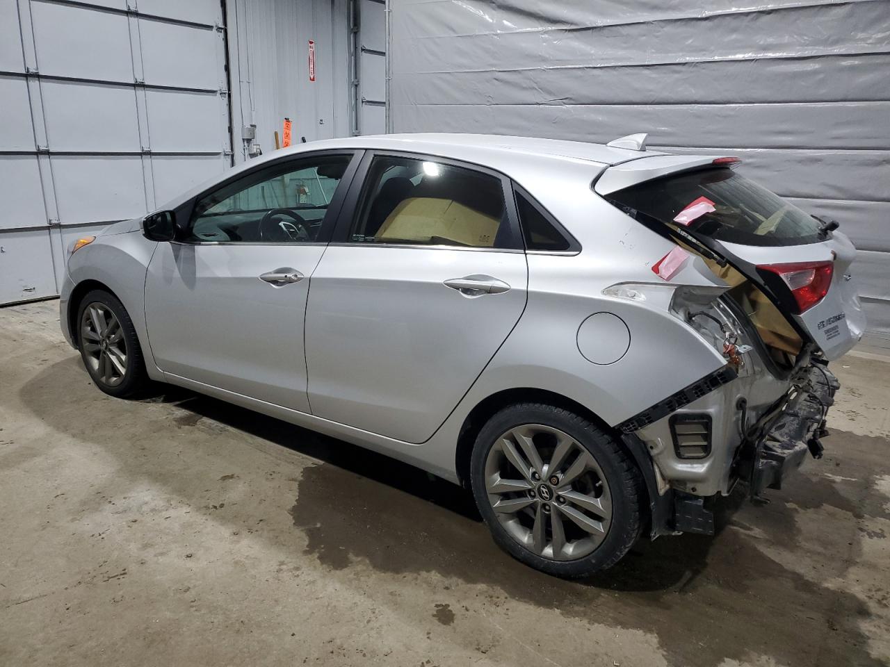 2016 Hyundai Elantra - Image 2