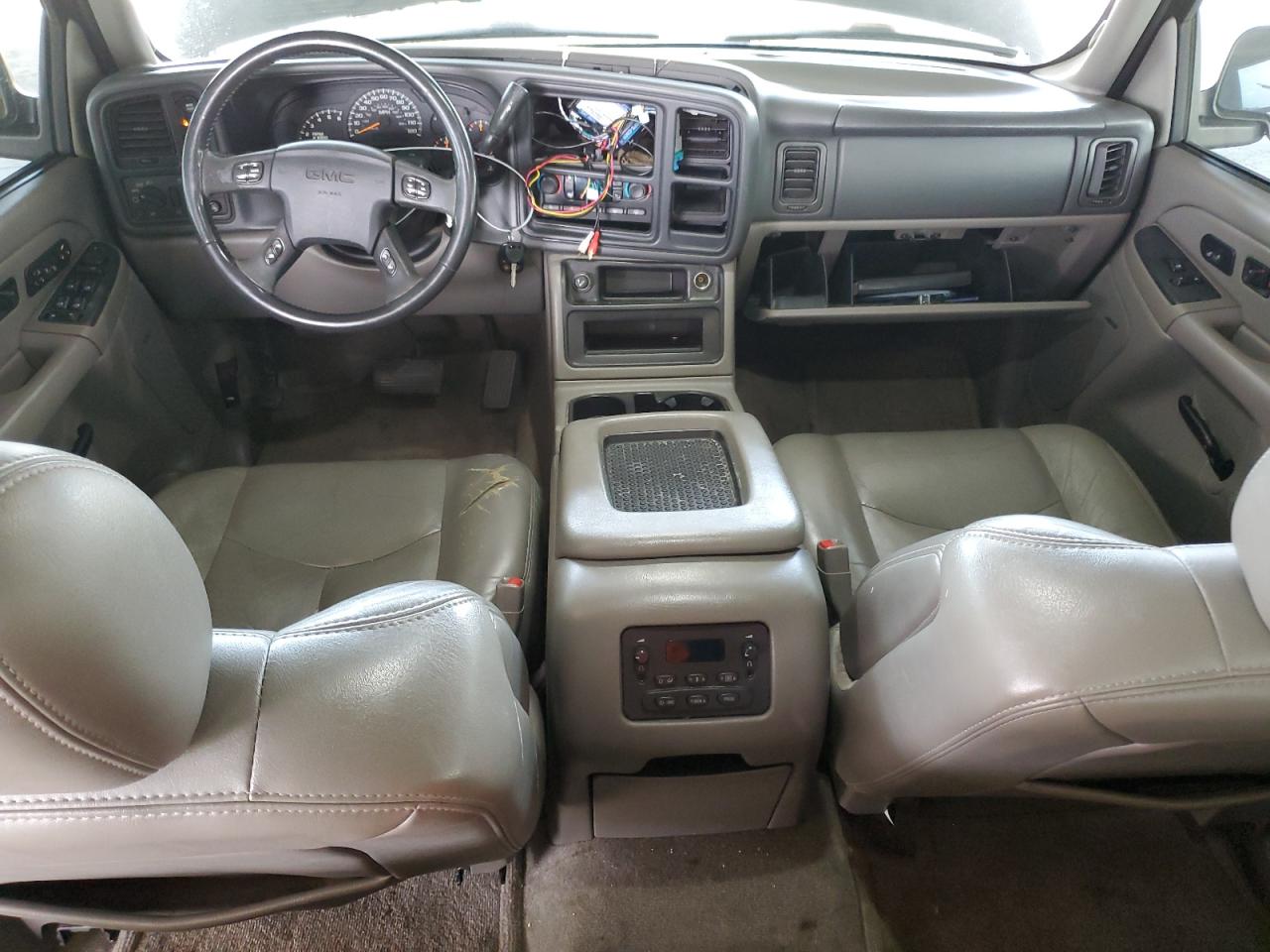2005 GMC Yukon - Image 8