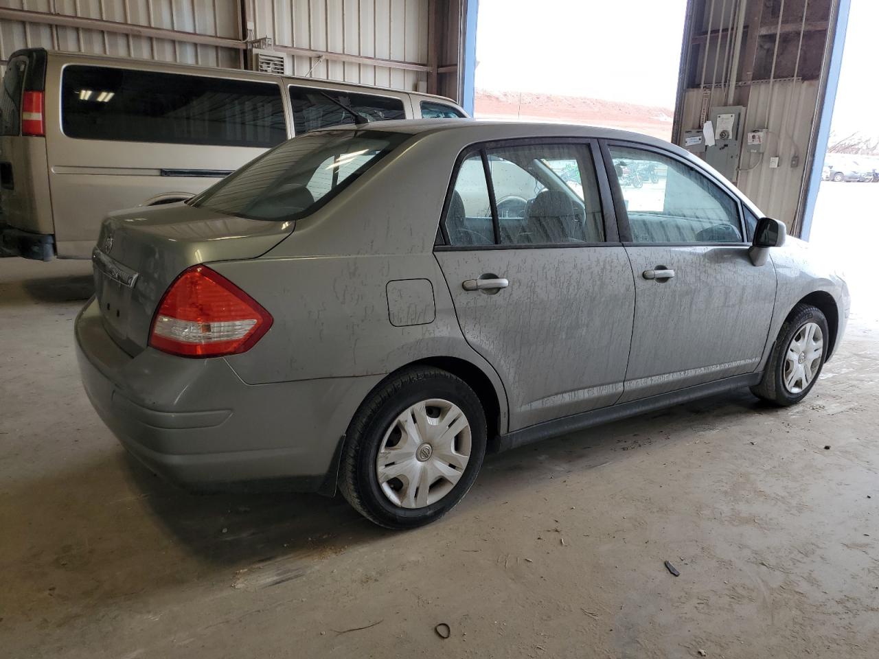 2011 Nissan Versa - Image 3