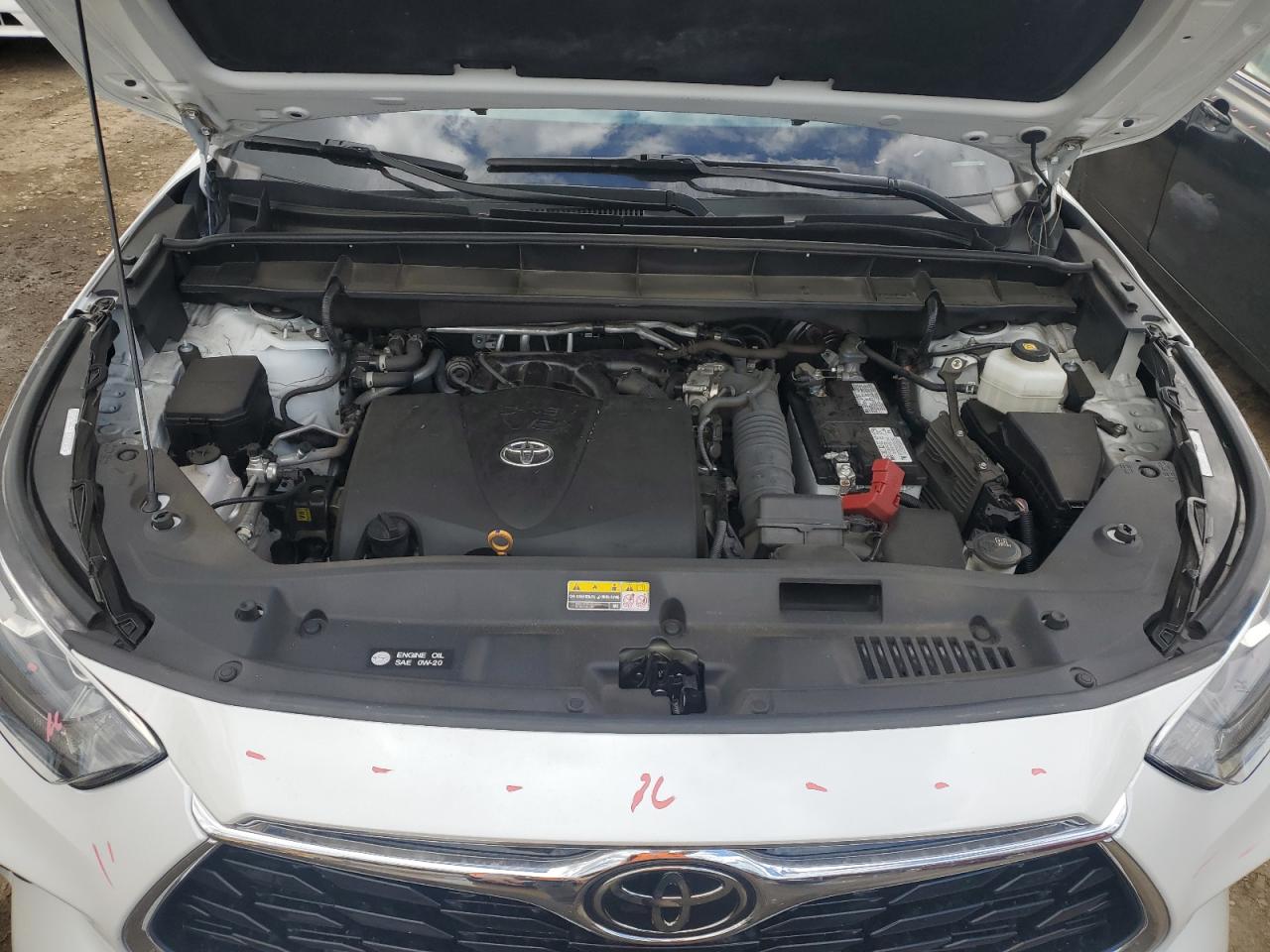 2022 Toyota Highlander - Image 12