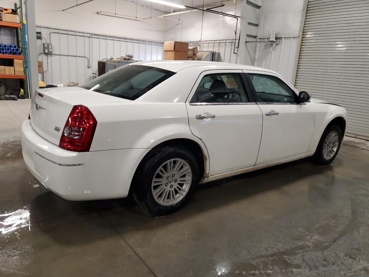 2010 Chrysler 300 - Image 3