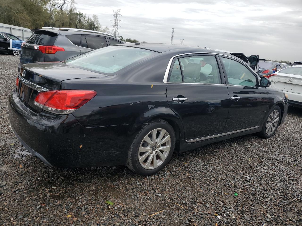 2011 Toyota Avalon - Image 3