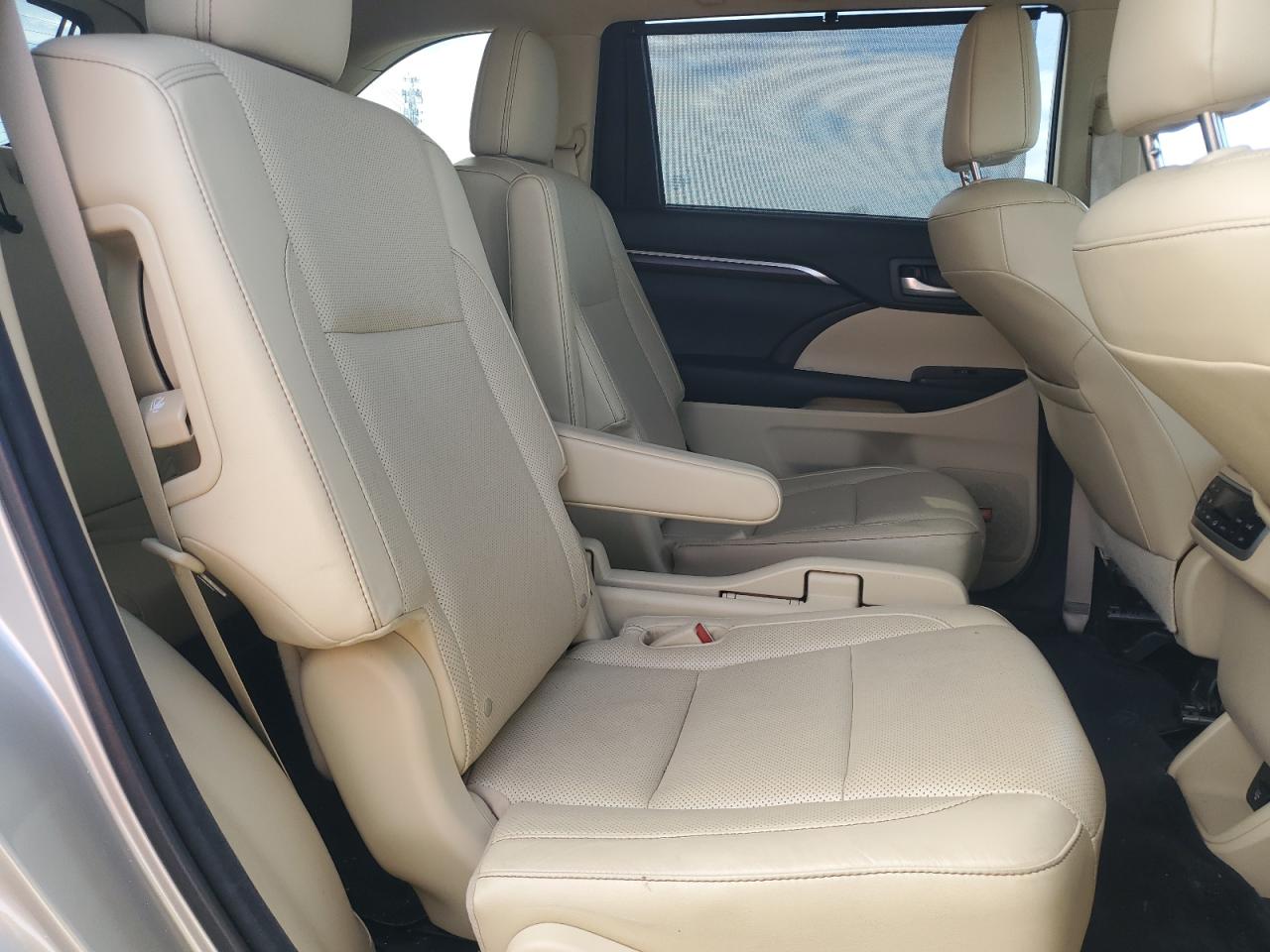 2015 Toyota Highlander - Image 11