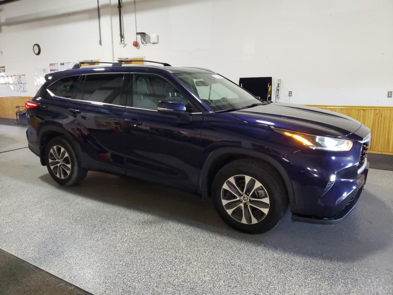 2021 Toyota Highlander - Image 4