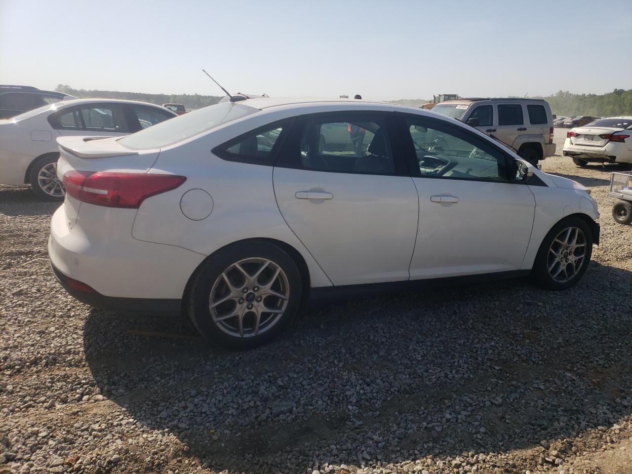 VIN 1FADP3F29FL285883 2015 FORD FOCUS no.3