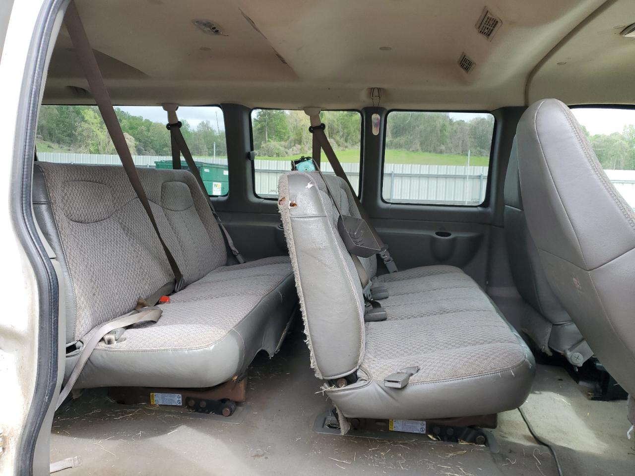 2007 GMC Savana - Image 11