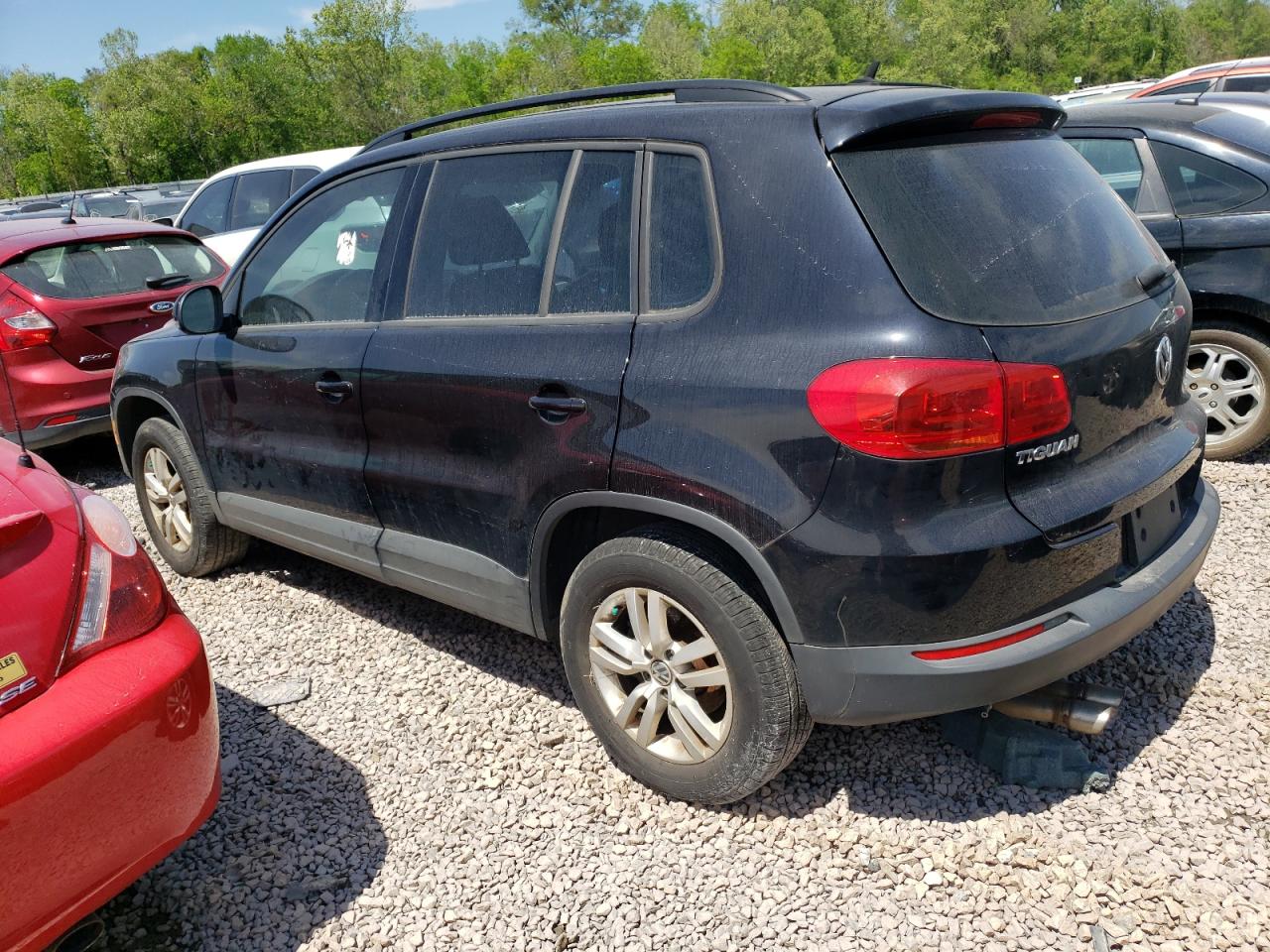 2016 Volkswagen Tiguan - Image 2
