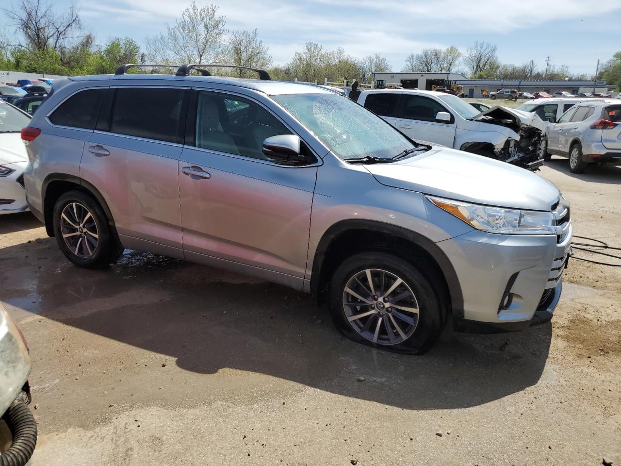 2018 Toyota Highlander Se VIN: 5TDJZRFH8JS858987 Lot: 47100763