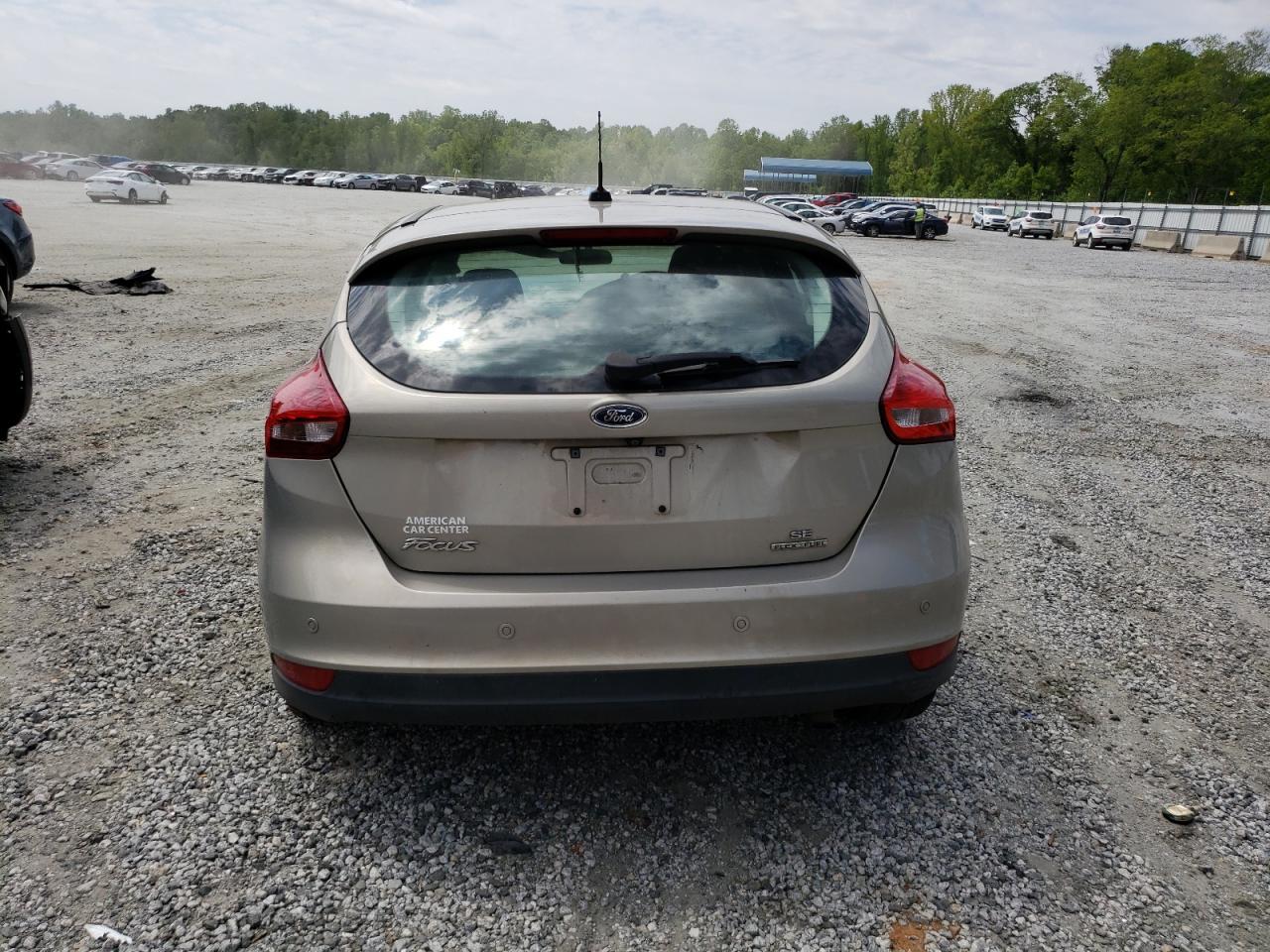 2015 Ford Focus Se VIN: 1FADP3K23FL267496 Lot: 49411423