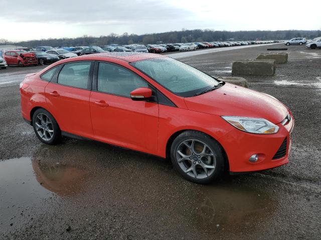  FORD FOCUS 2014 Красный