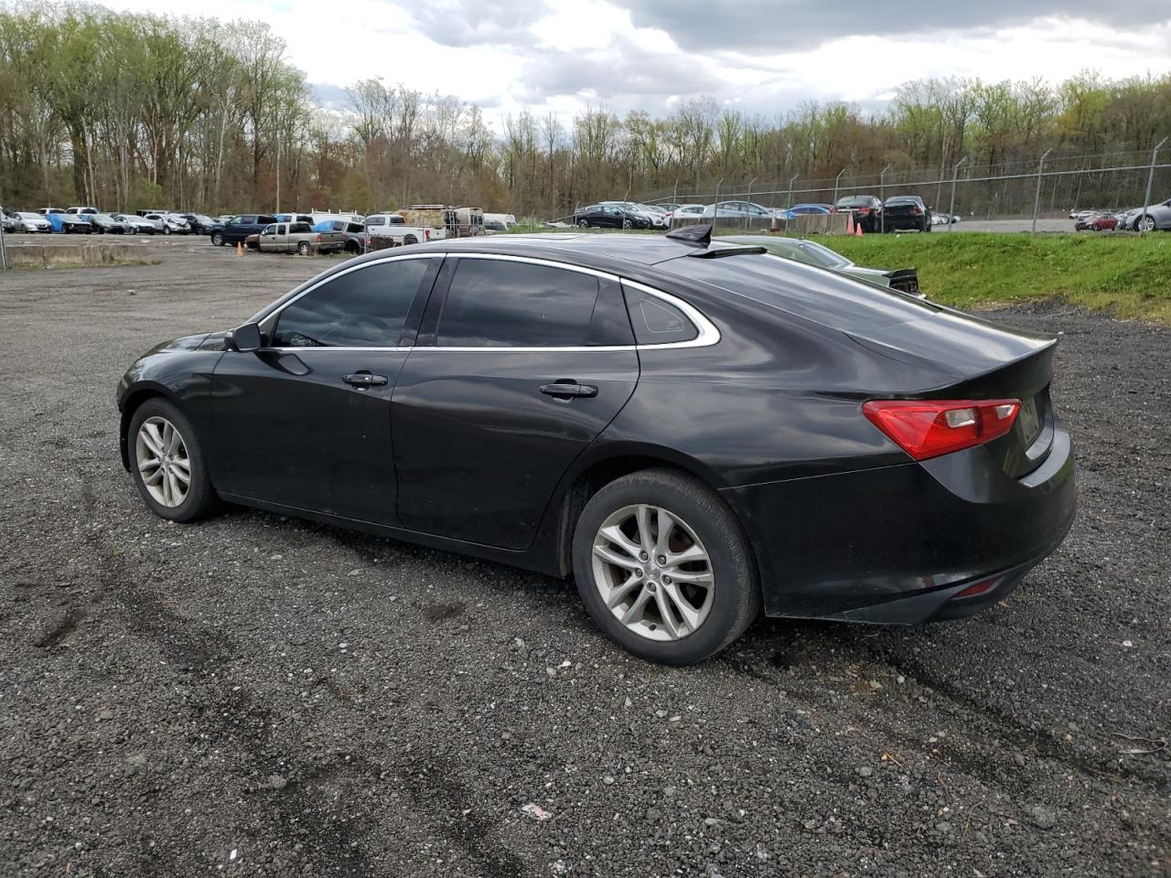 1G1ZD5ST1JF233327 2018 Chevrolet Malibu Lt