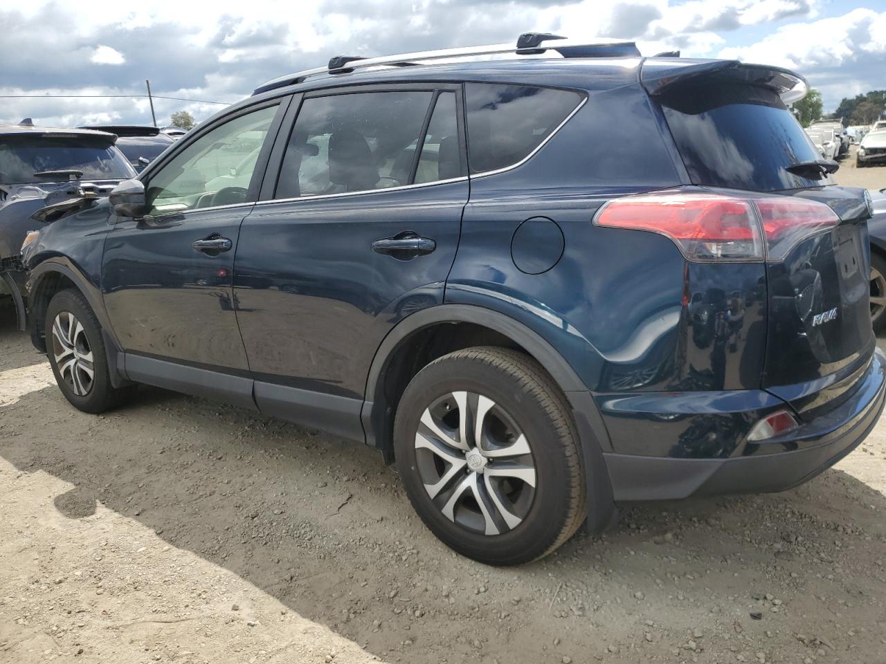 JTMZFREV2HJ103764 2017 Toyota Rav4 Le