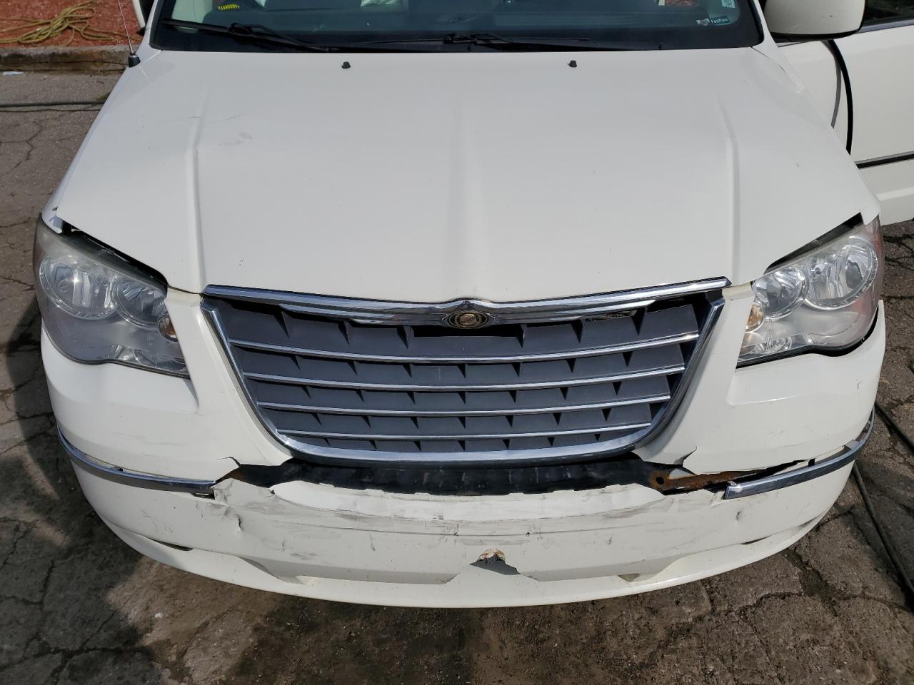 2010 Chrysler Town & Country Touring VIN: 2A4RR5D14AR298678 Lot: 73079964