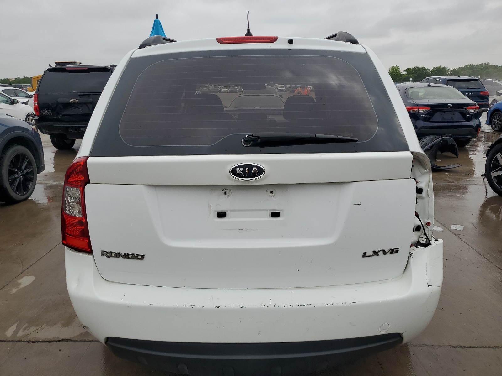 KNAFG526887154976 2008 Kia Rondo Lx