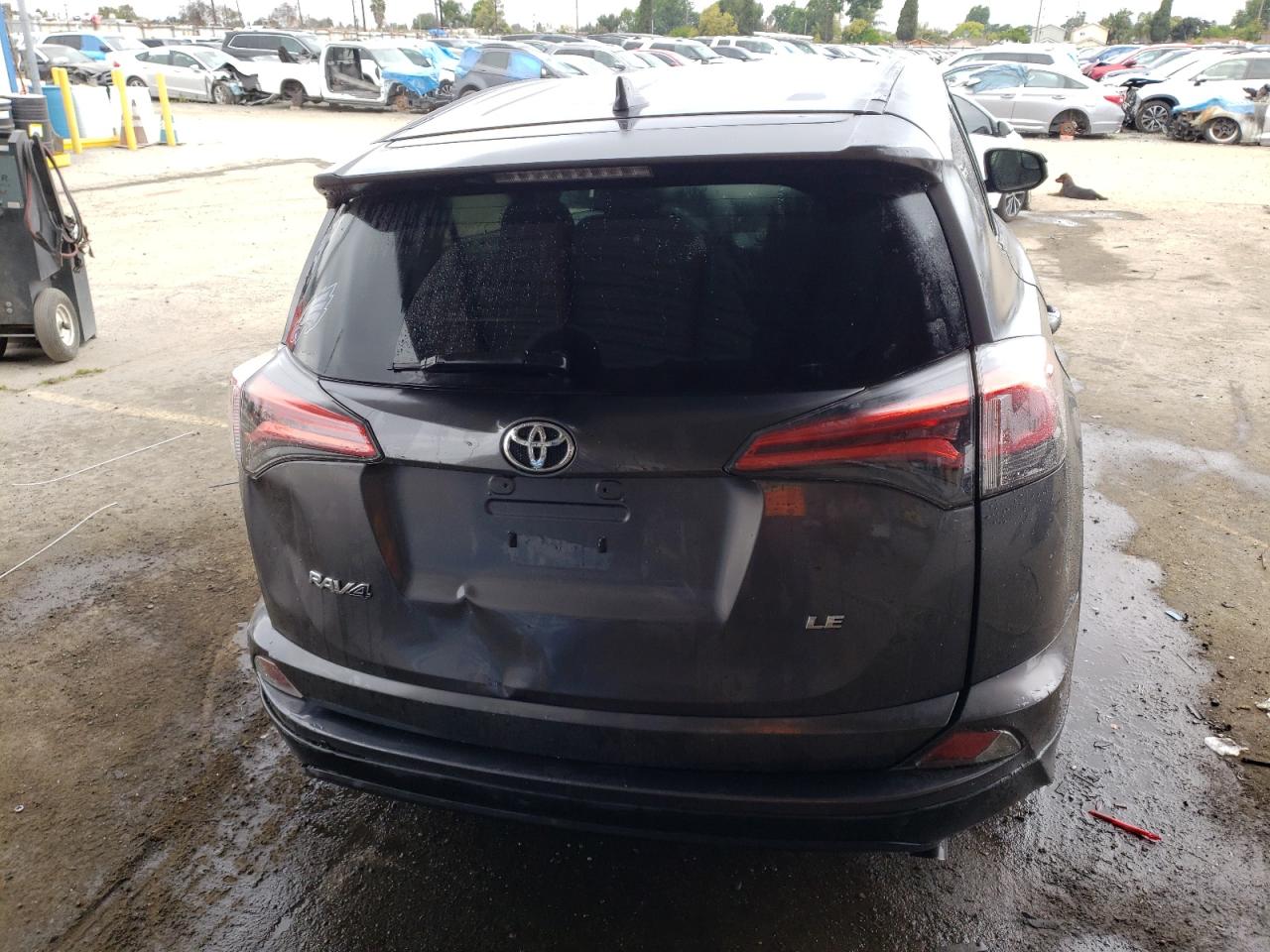 2T3ZFREV0HW402459 2017 Toyota Rav4 Le