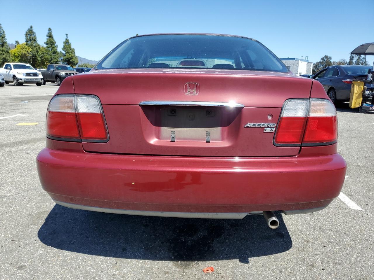 1996 Honda Accord Lx VIN: 1HGCD5639TA050377 Lot: 49387724