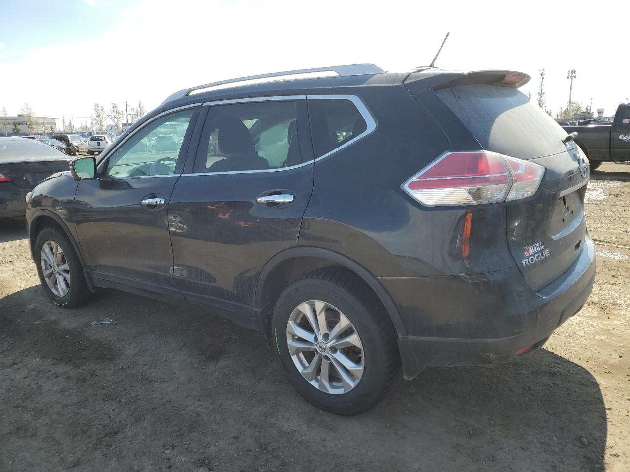 2016 Nissan Rogue - Image 2