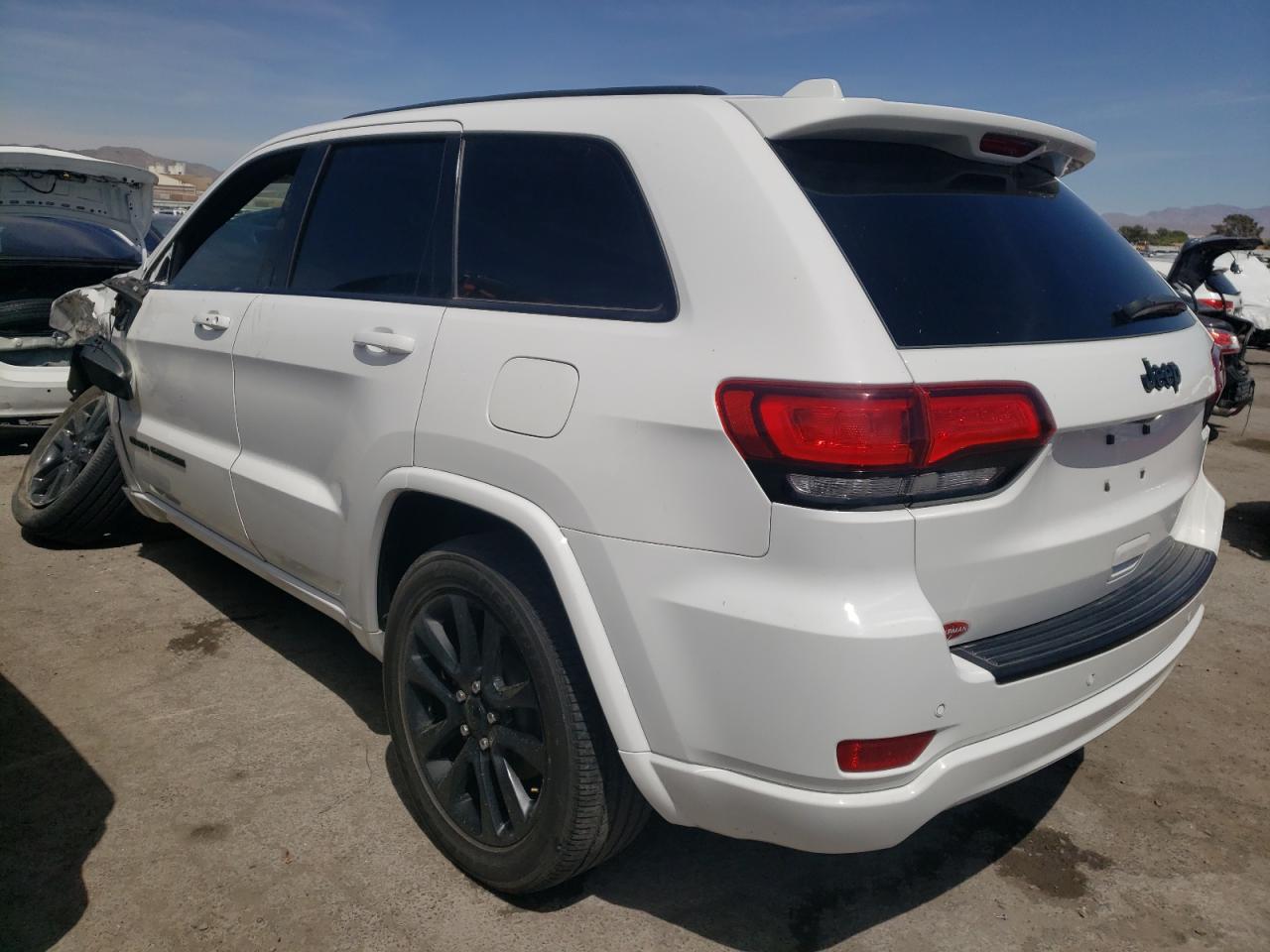 1C4RJEAG4JC480590 2018 Jeep Grand Cherokee Laredo