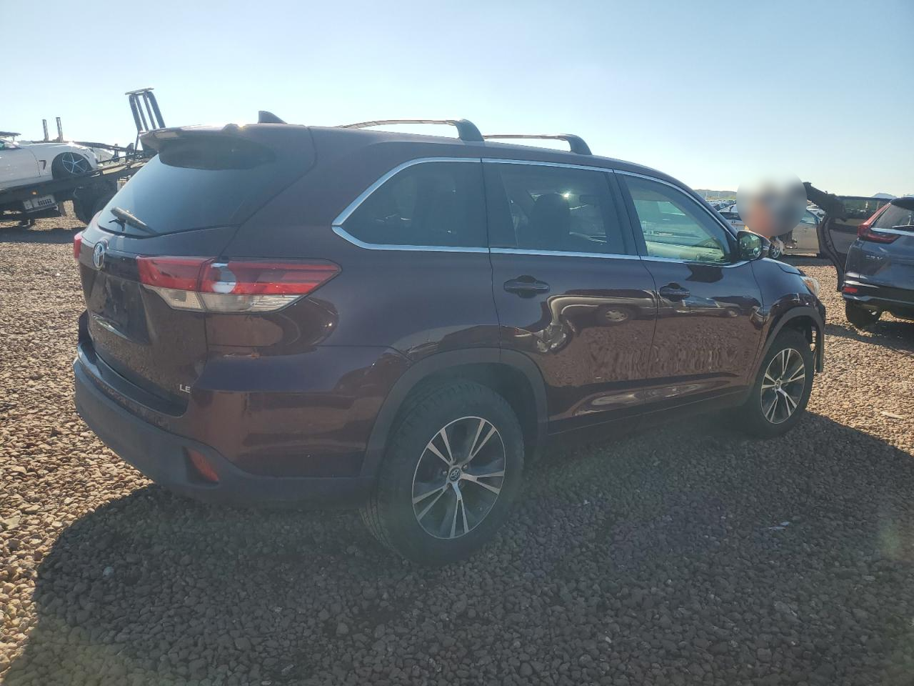 5TDZZRFH9JS275508 2018 Toyota Highlander Le