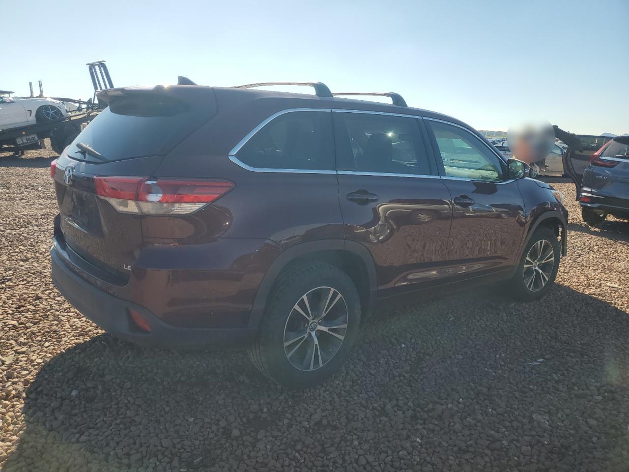 2018 Toyota Highlander Le VIN: 5TDZZRFH9JS275508 Lot: 49133664