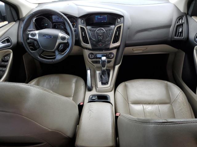 Sedans FORD FOCUS 2012 Srebrny