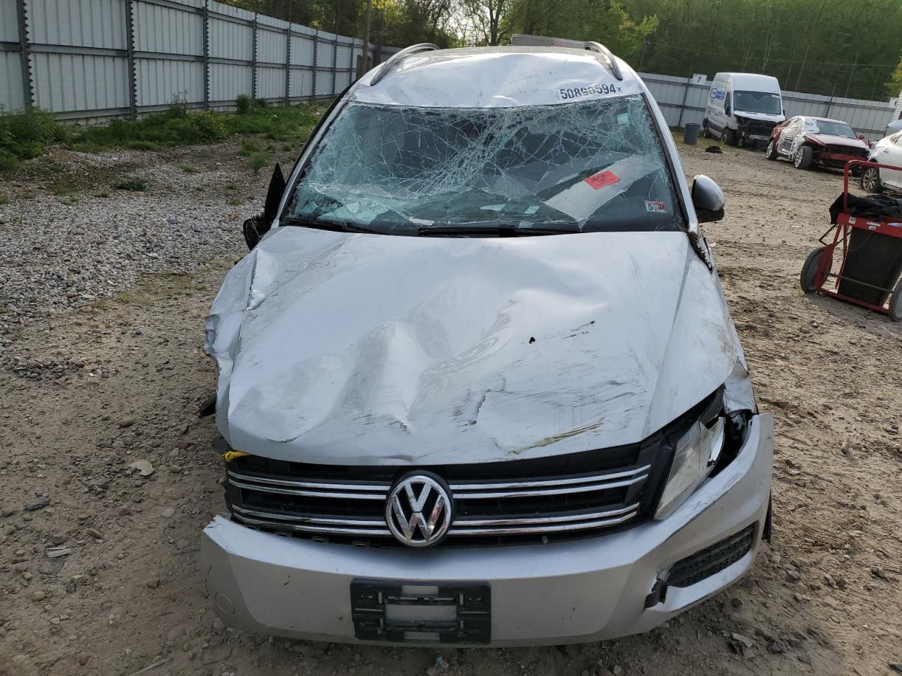 2017 Volkswagen Tiguan - Image 5
