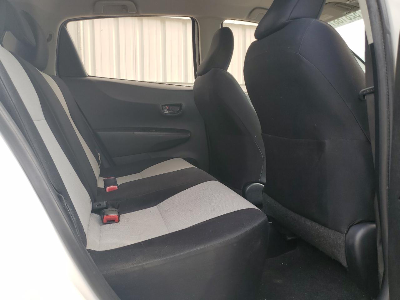 2012 Toyota Yaris - Image 10