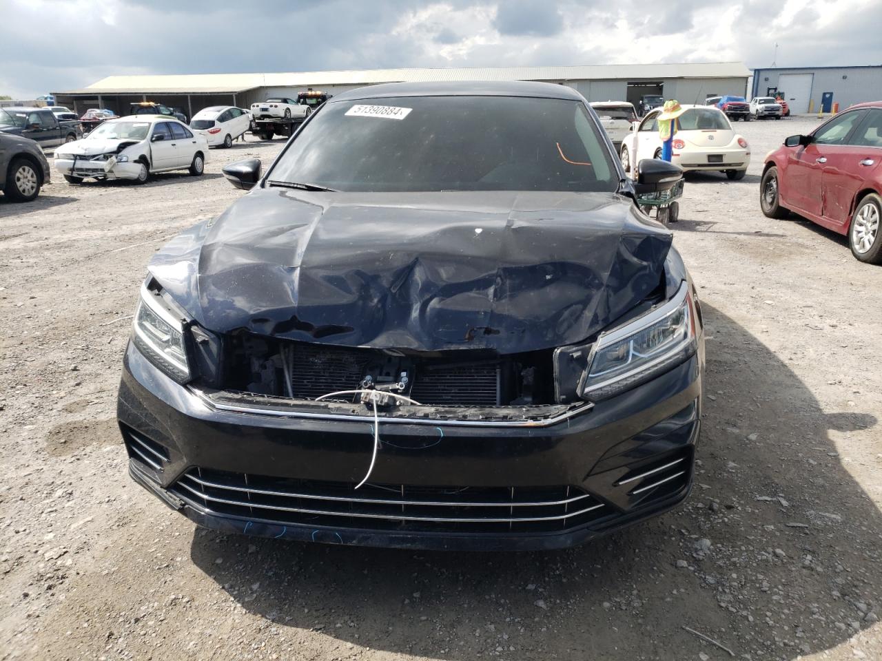 VIN 1VWAA7A30JC021561 2018 VOLKSWAGEN PASSAT no.5