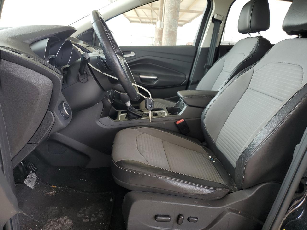 1FMCU0GD0HUC10270 2017 Ford Escape Se