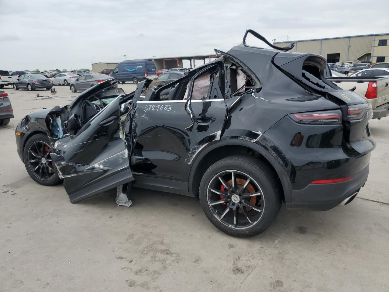 PORSCHE CAYENNE 2022 VIN WP1AA2AY2NDA03689 photo 2
