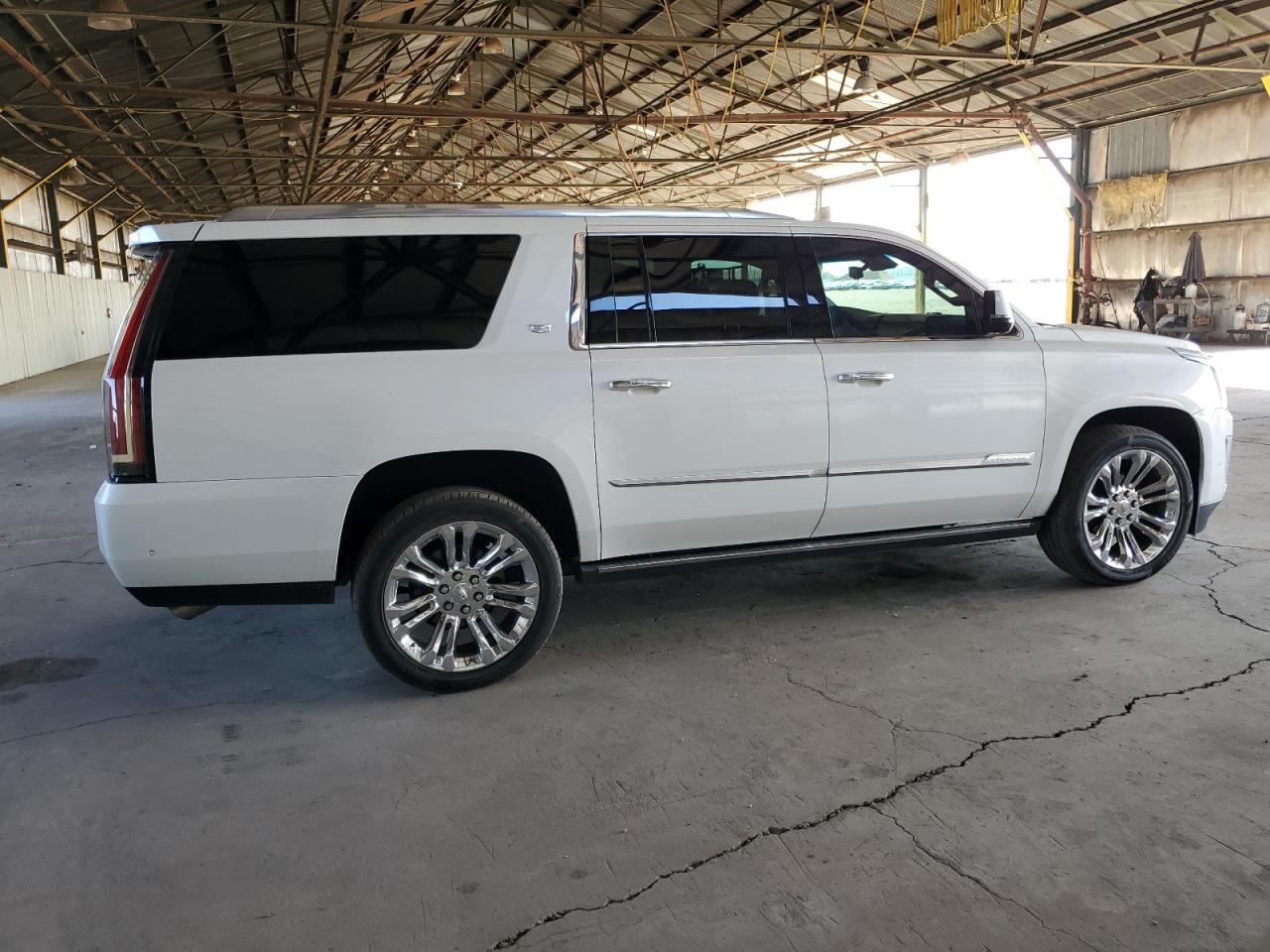 2019 Cadillac Escalade - Image 3