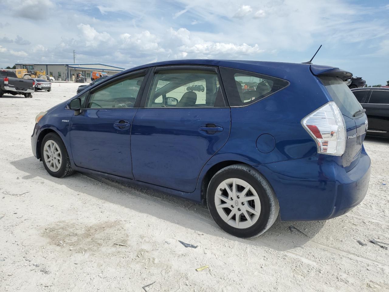 VIN JTDZN3EU3D3247975 2013 TOYOTA PRIUS no.2