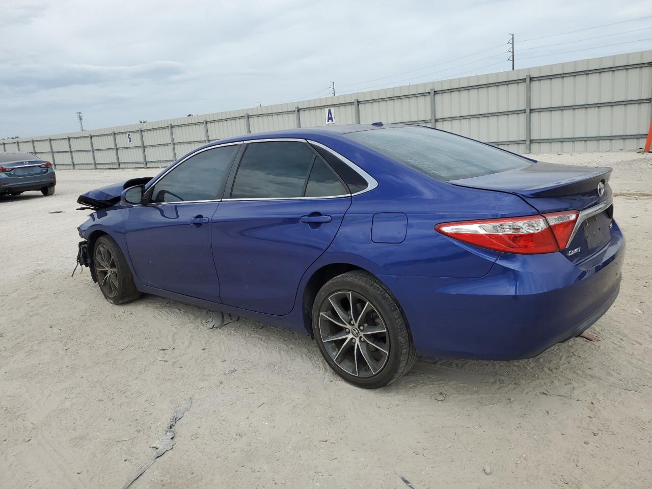 4T1BF1FK6FU946431 2015 TOYOTA CAMRY - Image 2