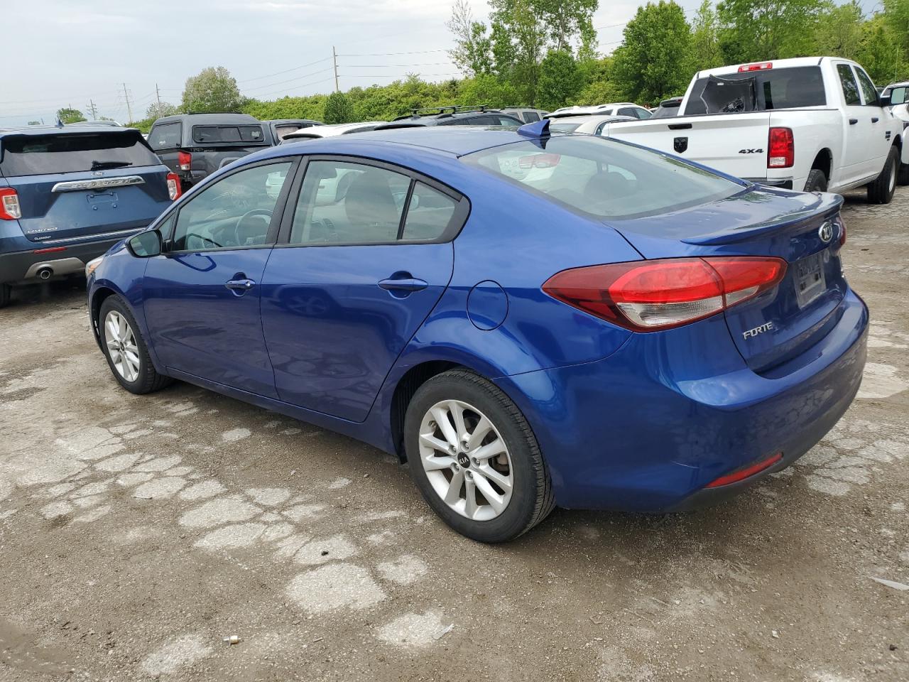 3KPFL4A72HE103881 2017 KIA FORTE - Image 2