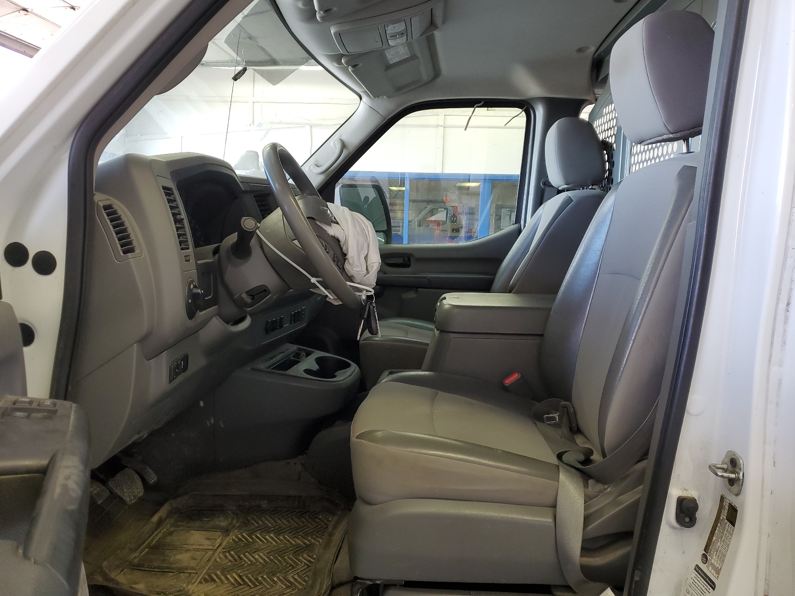 1N6BF0KY7KN810366 2019 Nissan Nv 2500 S